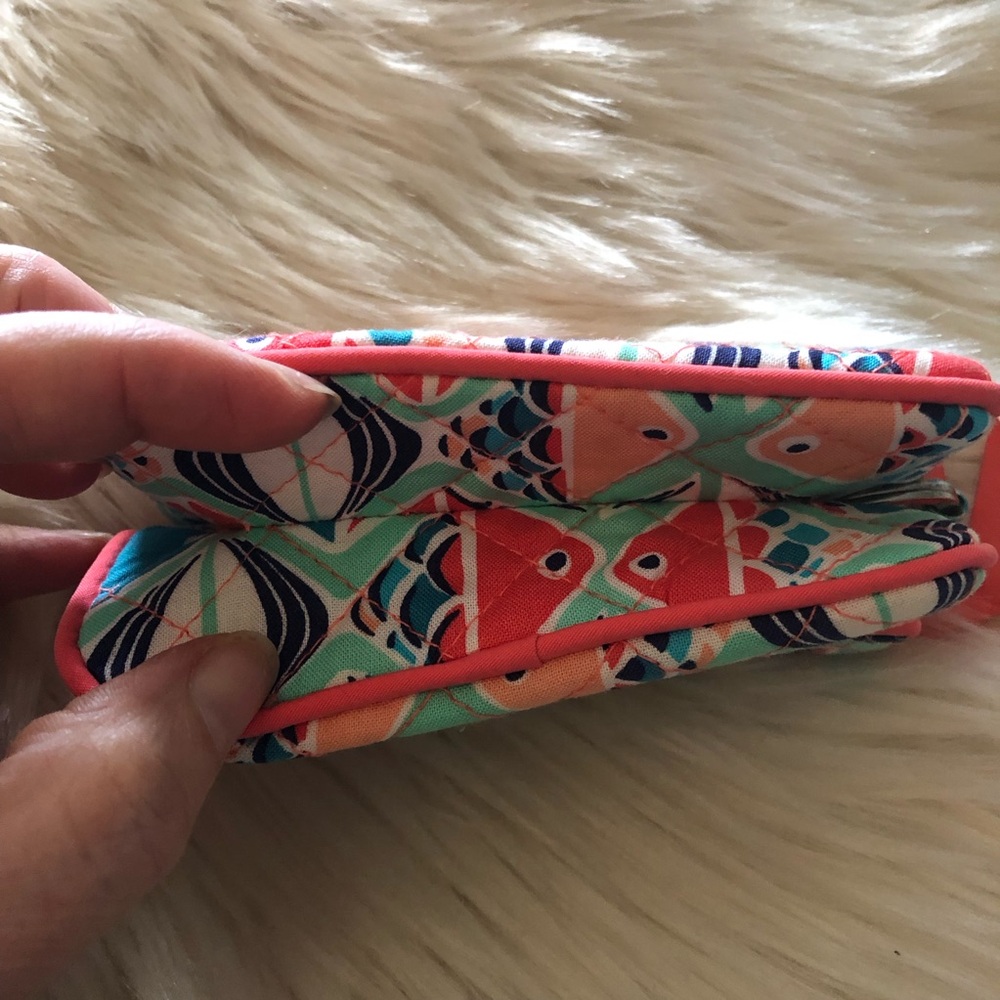 Colorful Quilted card wallet Vera Bradley fish pattern - Picture 3 of 9